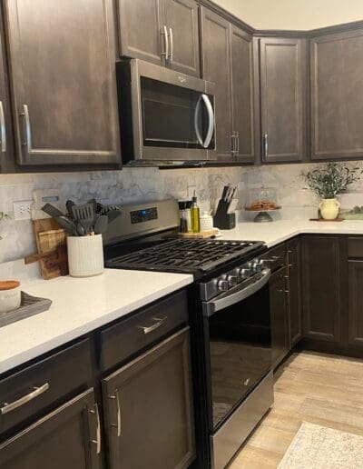 kitchen hardware and backsplash