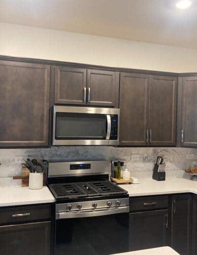 kitchen hardware and backsplash